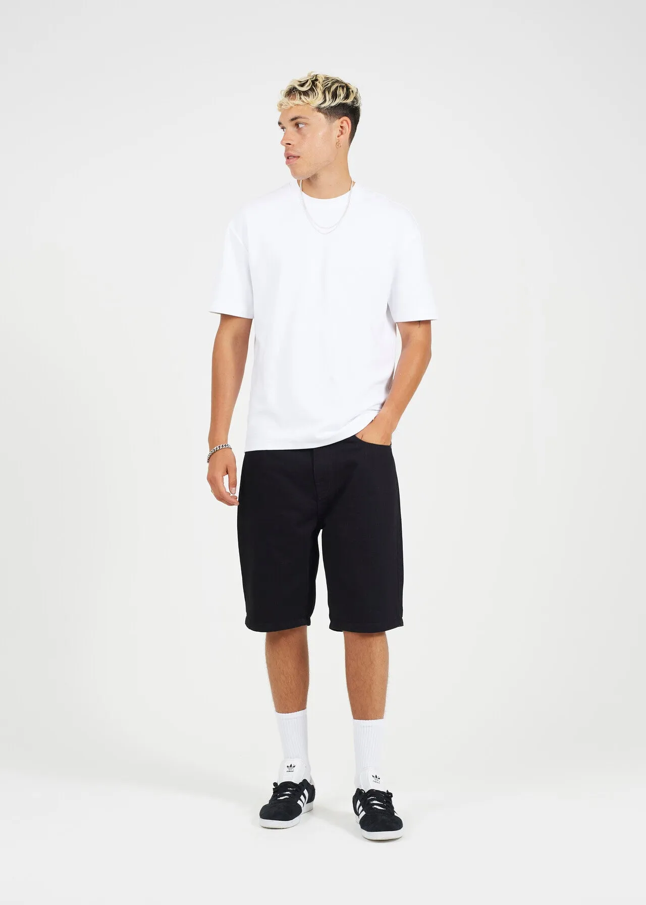 BLACK WASH REGULAR FIT TURN UP HEM DENIM SHORTS