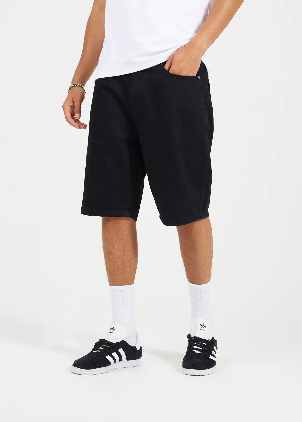 BLACK WASH REGULAR FIT TURN UP HEM DENIM SHORTS