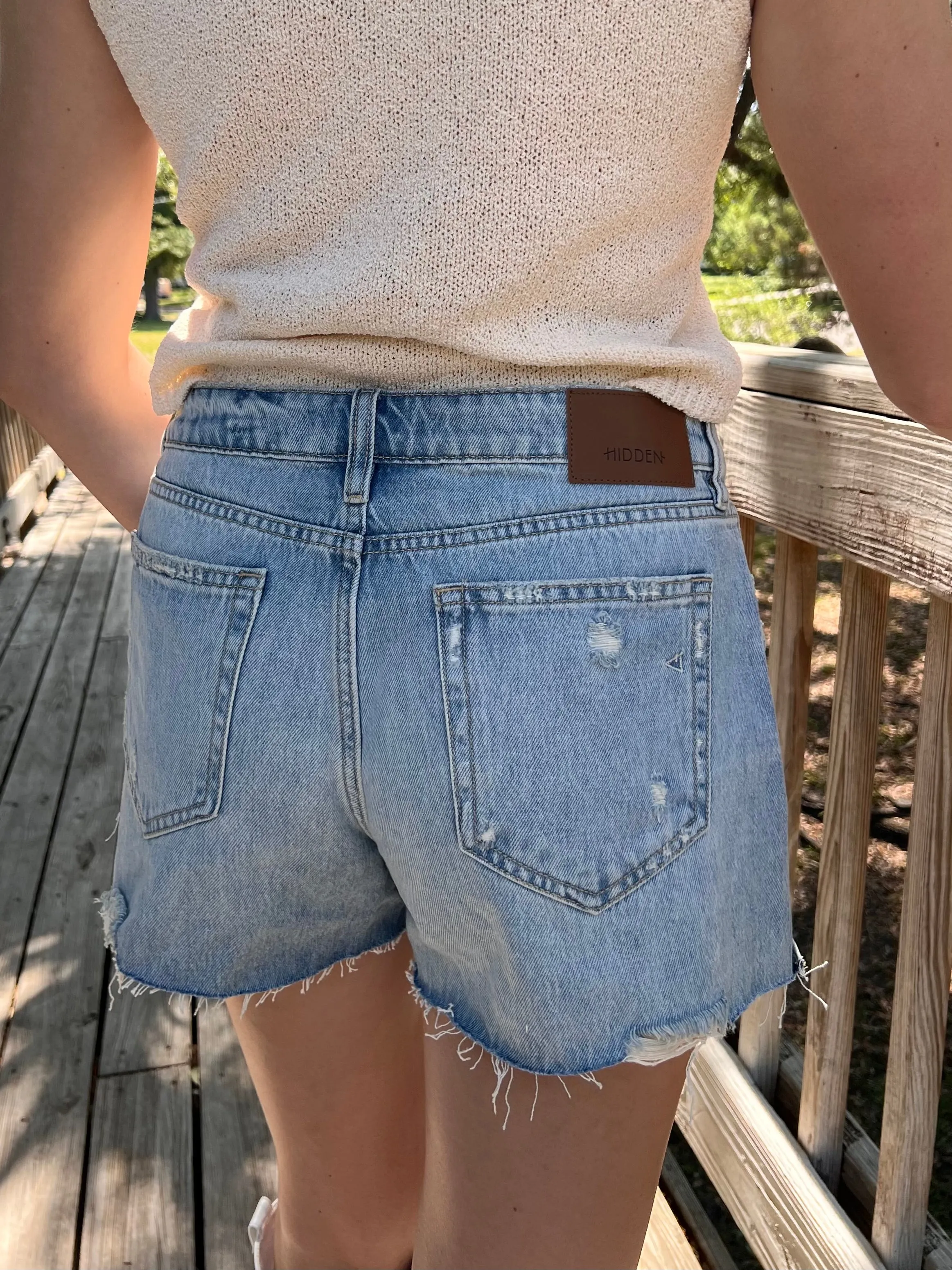 EMMETT SHORTS IN LIGHT DENIM